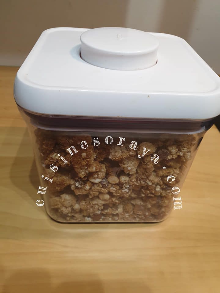 Muesli complet aux fruits secs, graines et chocolat