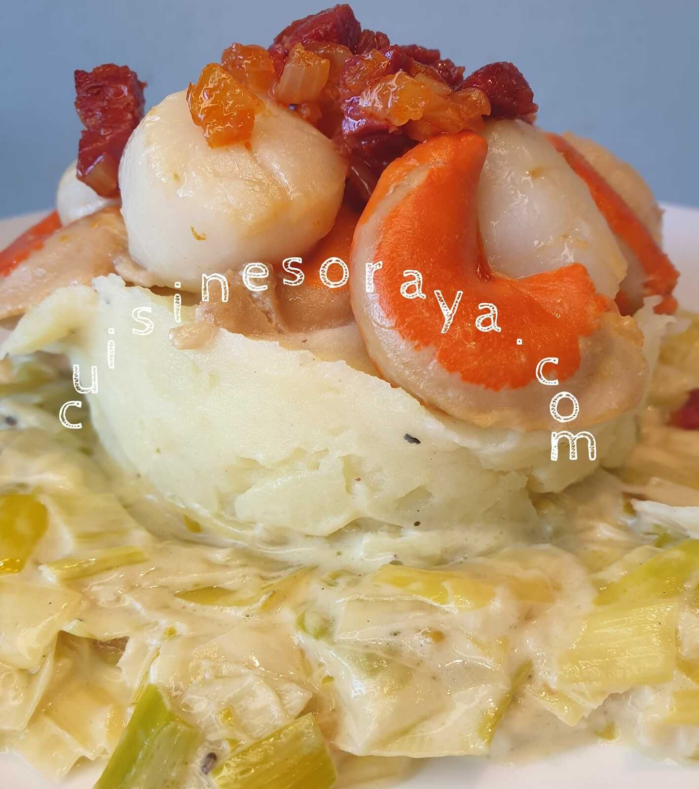 Ecrasé de pommes de terre, fondu de poireaux et noix de st jacques condiment chorizo