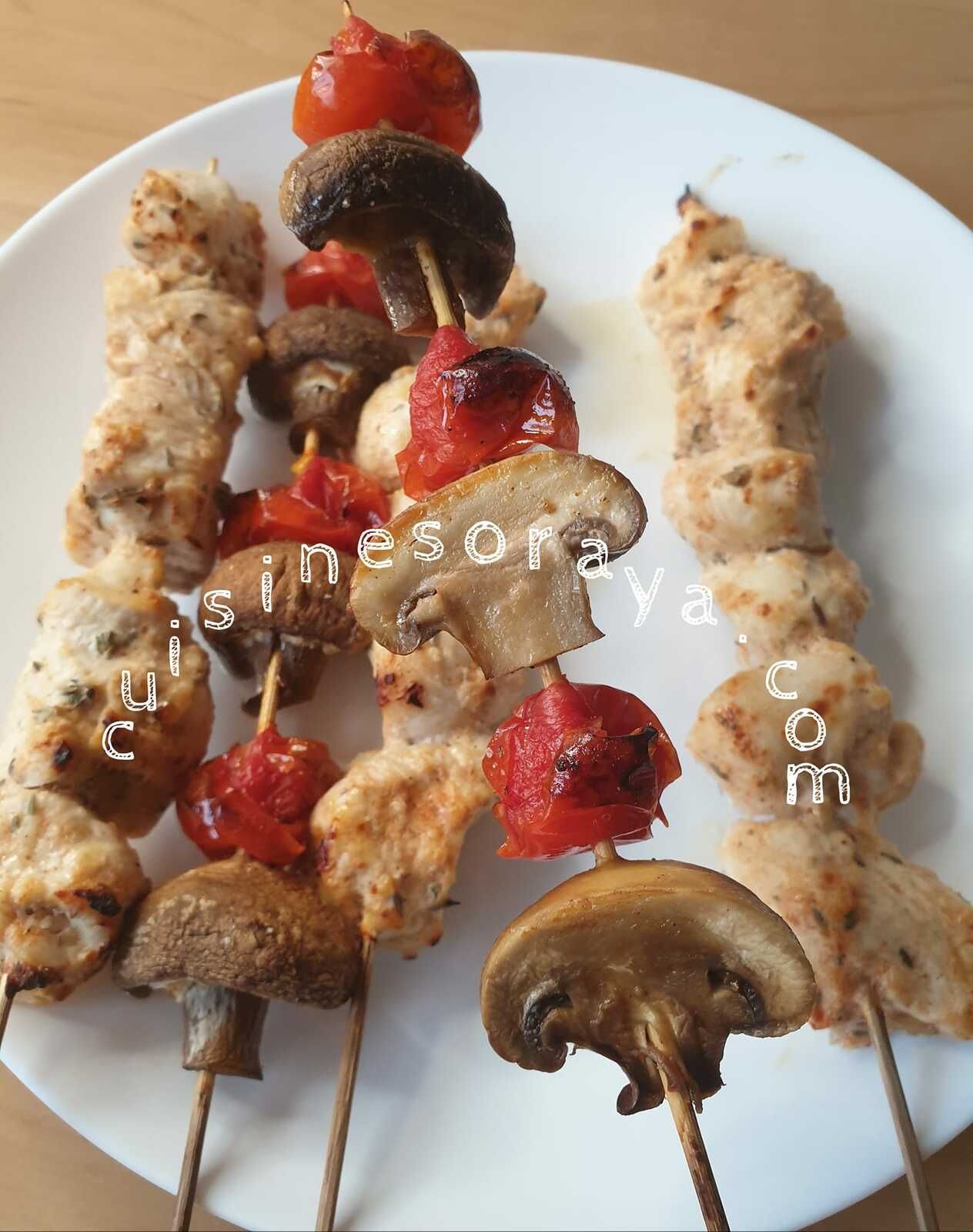 Brochette de poulet mariné au four / Brochette de légumes au four avec sa sauce au yaourt