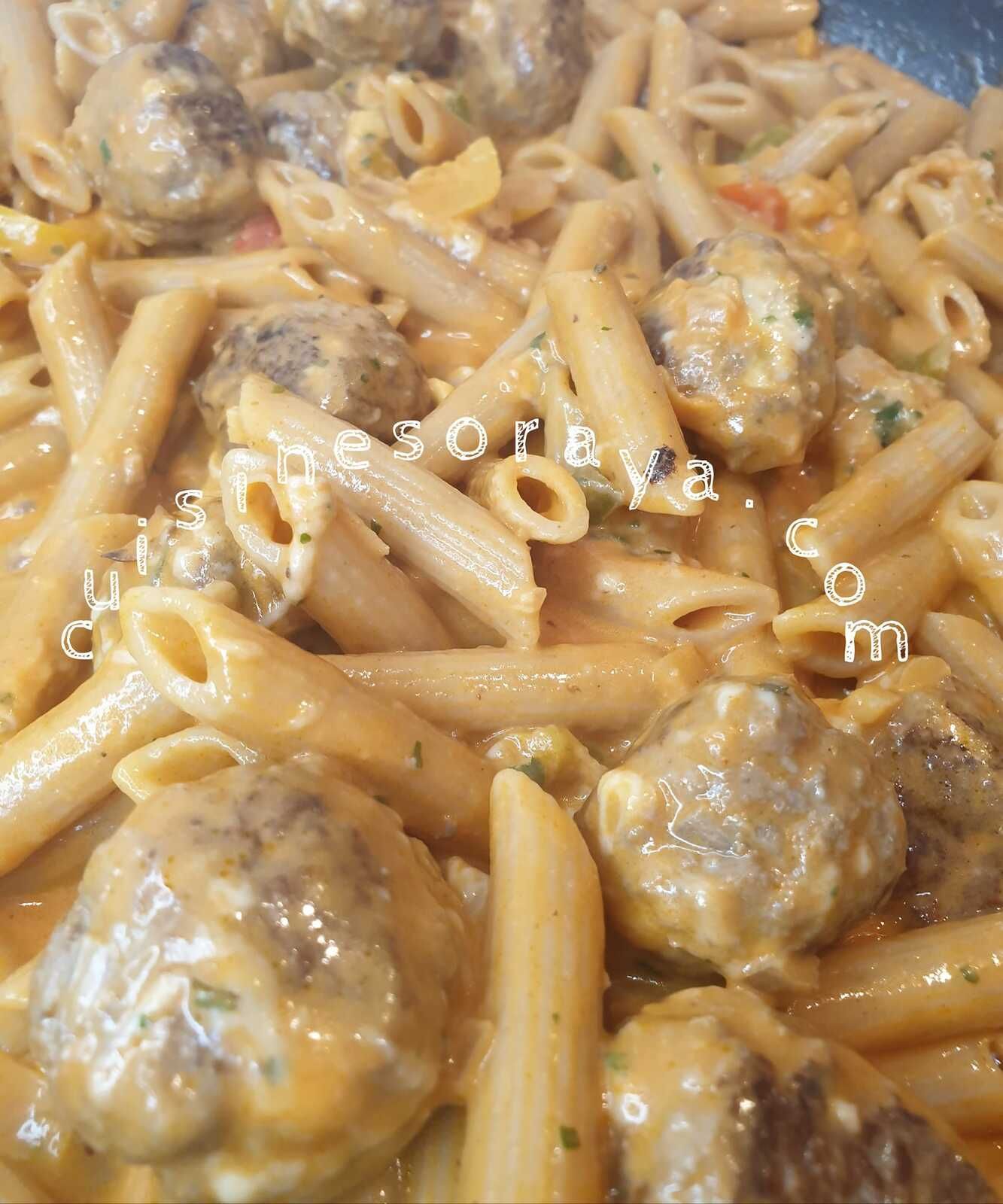 Penne à la viande sauce crémeuse au cajun