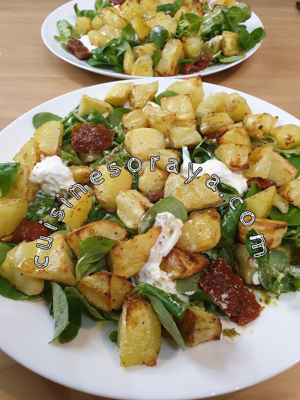 Salade de mâche, pomme de terre rôties, pesto et burrata