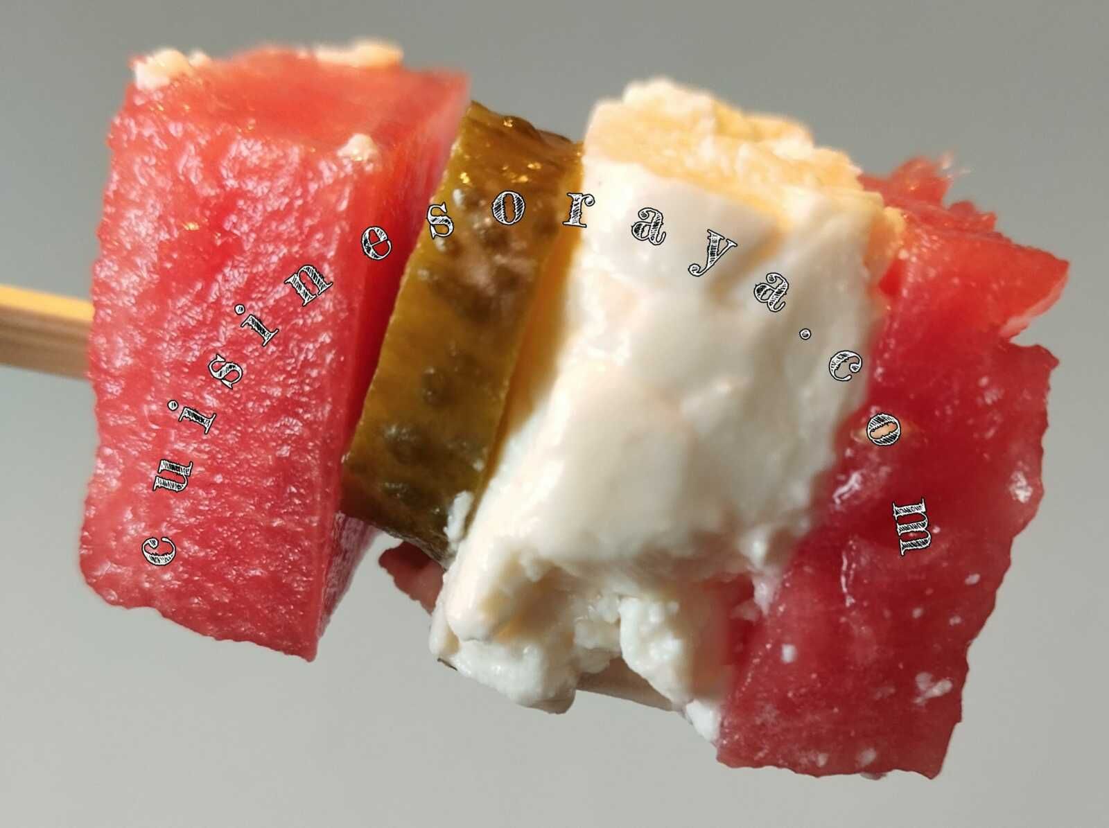 Mini burger feta et cornichon à la pastèque