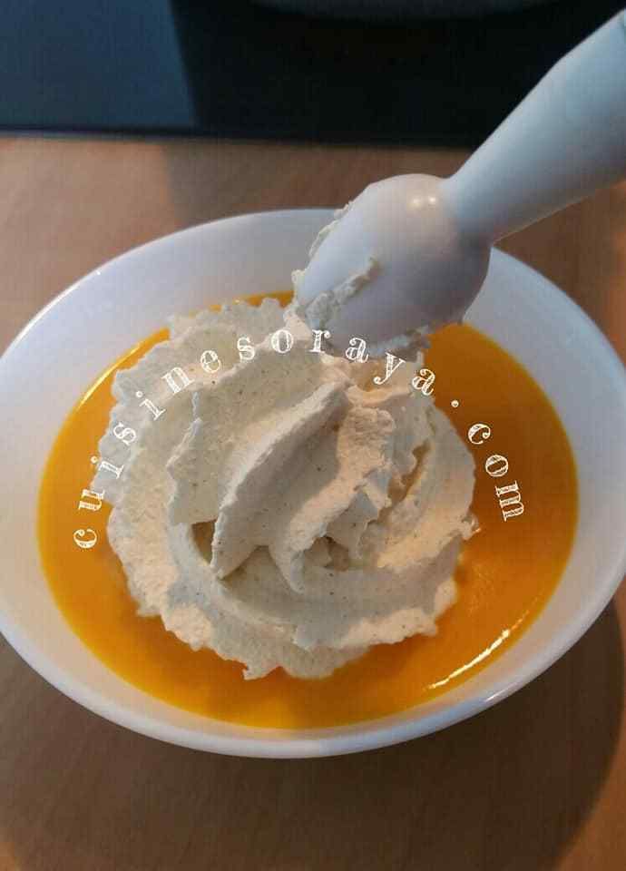 Velouté de potimarron et sa crème fouettée au curry