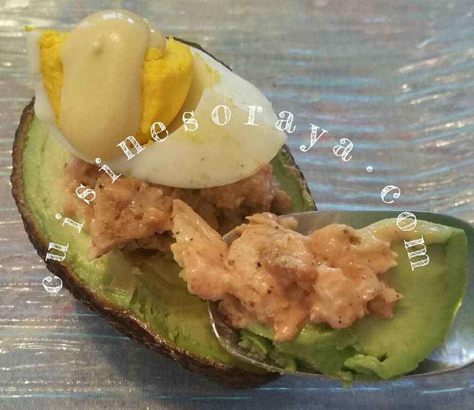 Avocat à l&rsquo;escalope de poulet et avocat aux crevettes